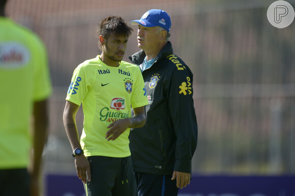 Neymar treina na Granja Comary para a Copa do Mundo