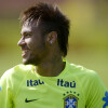 Neymar treina para a Copa do Mundo e é acompanhado por Bruna Marquezine, que viu todos os lances do namorado da arquibancada