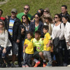 Bruna Marquezine posou para fotos ao lado de Neymar com fãs