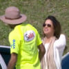 Neymar dança para a namorada, Bruna Marquezine, ao colocar o chapéu