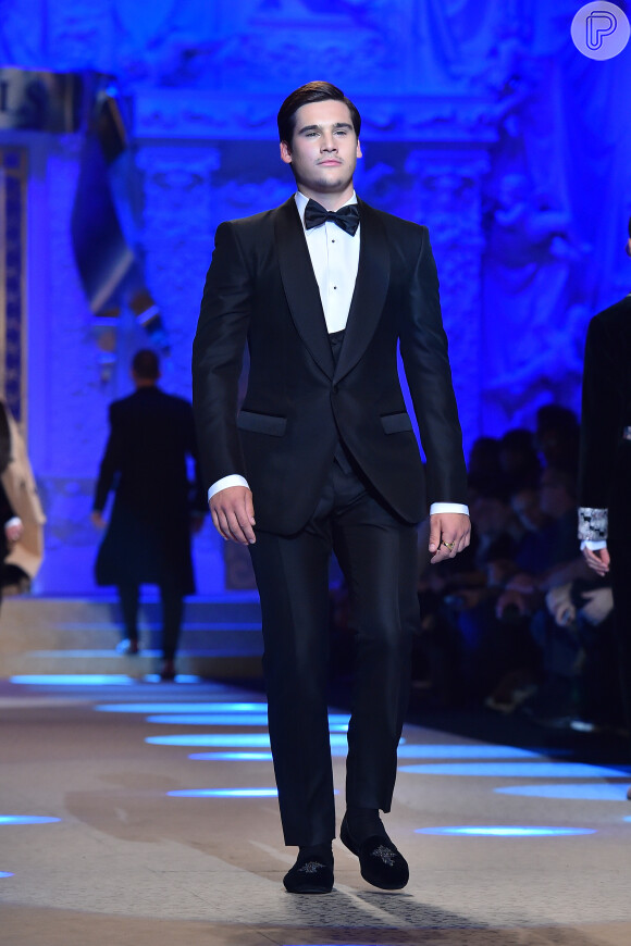 Nicolas Prattes vibrou com seu desfile pela Dolce&Gabbana: 'Obrigado pelo convite'