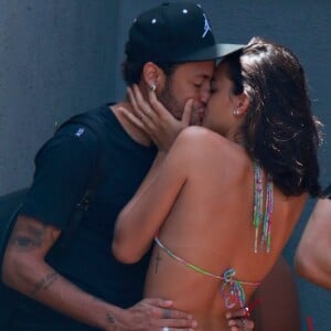 Também foi no arquipélago pernambucano que Bruna Marquezine oficializou sua reconciliação com Neymar