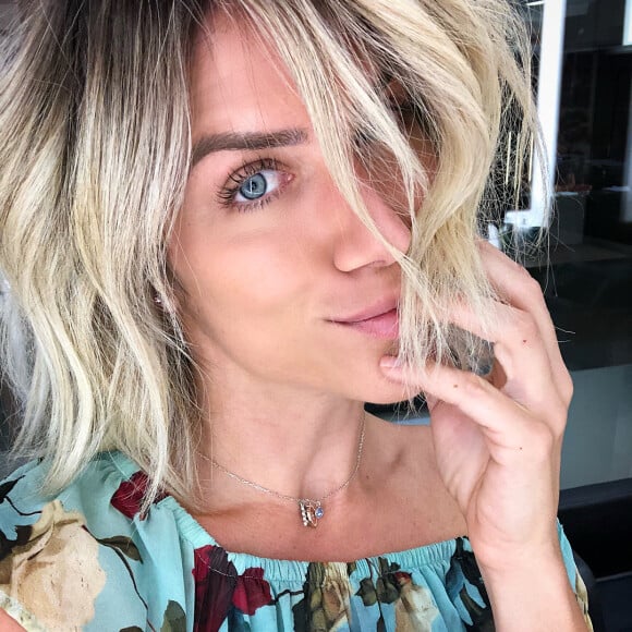 'A música fala: 'Que tiro foi esse, viado? Que tiro foi esse, que está um arraso'. É tipo gíria, entendeu? ', continuou Giovanna Ewbank