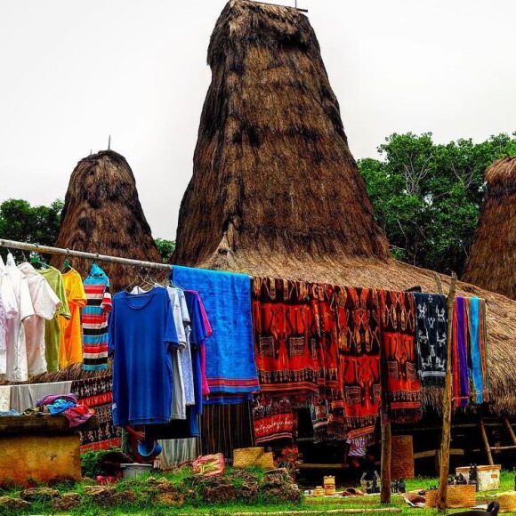 Paula Fernandes compartilhou fotos da visita a tribo indígena em seu Instagram