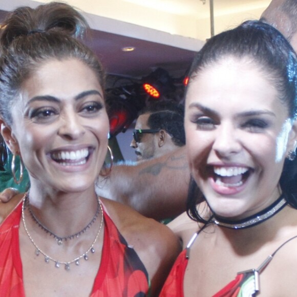 Juliana Paes substituiu Paloma Bernardi no posto de rainha de bateria