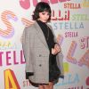 Vanessa Hudgens combinou o look com sapato de salto tratorado no lançamento da coleção outono 2018 da grife Stella McCartney em Los Angeles, na Califórnia, nesta terça-feira, 16 de janeiro de 2017