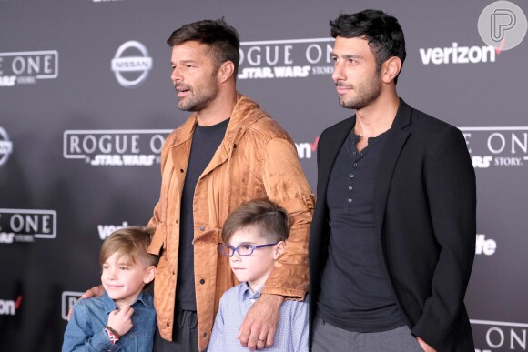 'Meus filhos perguntam sobre terem dois pais e eu respondo que somos uma família moderna', explicou Ricky Martin