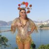A cantora Preta Gil usou um adereço de cabeça com estrelas para comandar o Bloco da Preta, no Centro do Rio de Janeiro, em 2017
