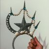 Diretamente do fundo do mar para a cabeça das sereias: a tiara Estrela do Oceano é uma das opções oferecidas pela marca Dyonisias, estreante no Carnaval, e custa R$ 60
