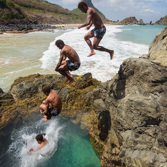 O salto de Neymar em Fernando de Noronha foi registrado pelo fotógrafo Ariel Martini