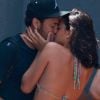 Bruna Marquezine e Neymar foram fotografados aos beijos ao se despedirem em Fernando de Noronha