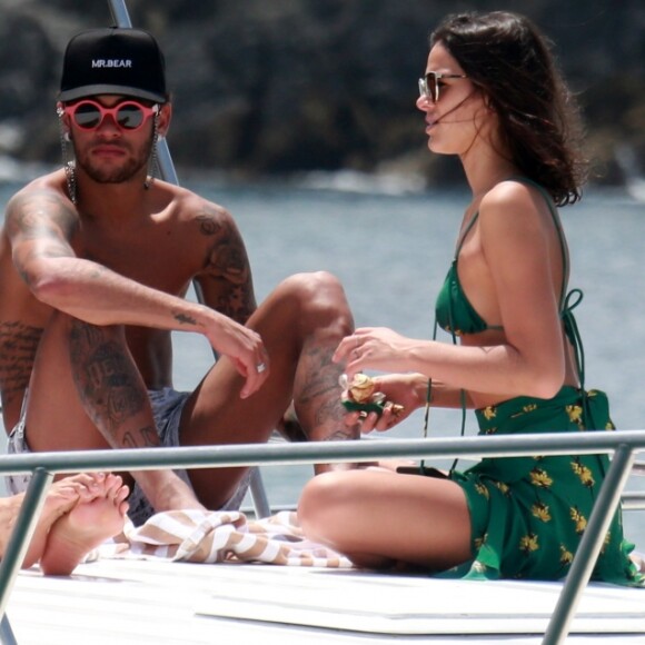 Bruna Marquezine e Neymar passaram dias de descanso em Fernando de Noronha