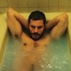 Jamie Dornan faz ensaio sexy para a revista 'Interview' e diz: 'Não gosto do meu corpo'