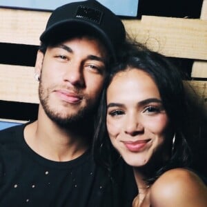 Bruna Marquezine quer reencontro com Neymar, em Paris, no final do mês