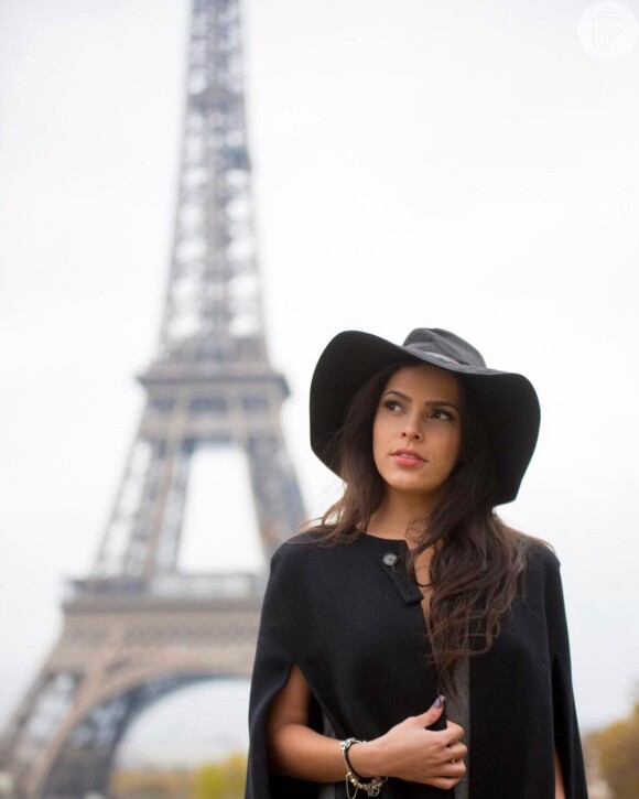 Durante a viagem a Paris, Emilly compartilhou fotos cheias de estilo