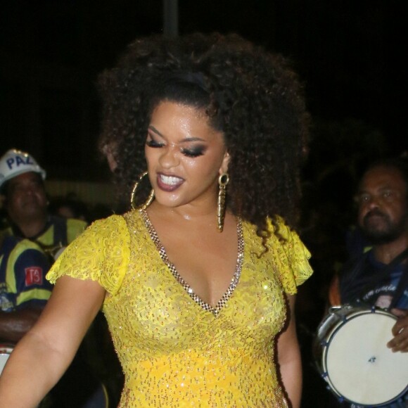 Juliana Alves, mãe da pequena Yolanda, de quase 4 meses, foi ao ensaio da Unidos da Tijuca