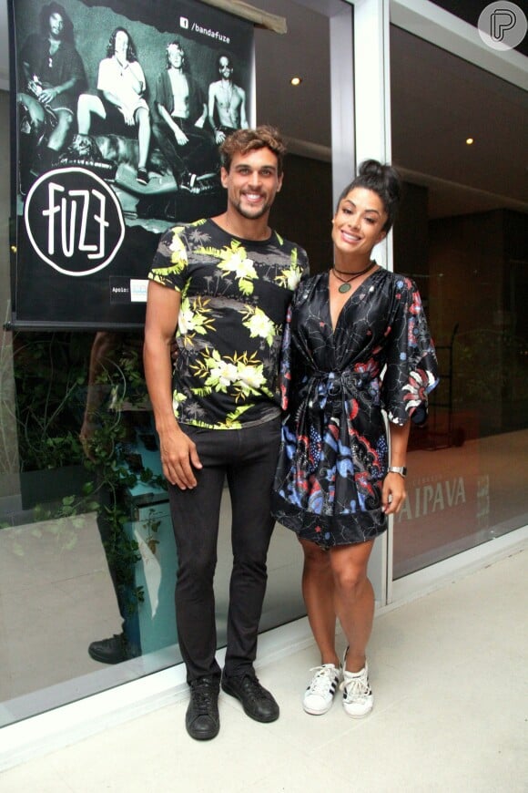 Aline Riscado e Felipe Roque prestigiam a banda Fuze em show realizado no Hotel Grande Mercure, localizado no Recreio dos Bandeirantes, Zona Oeste do Rio de Janeiro, na noite desta quinta-feira, 17 de janeiro de 2018