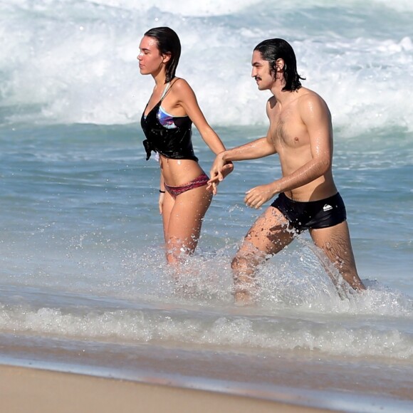 Gabriel Leone e Carla Salle sempre são vistos juntos no Rio de Janeiro