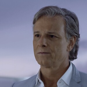 Renan (Marcello Novaes) aceita receber de Jô (Barbara Paz) para conquistar Duda/Elizabete, na novela 'O Outro Lado do Paraíso'