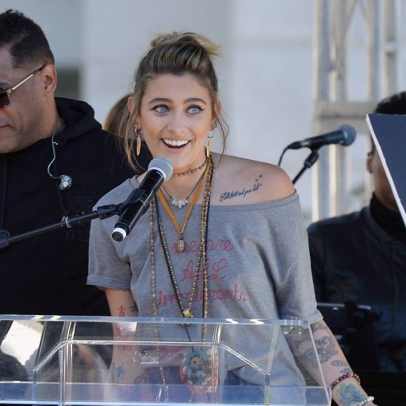 Paris Jackson fez discurso na marcha pelas mulheres em Los Angeles, nos Estados Unidos