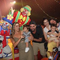 Tainá Müller e Rafa Brites se divertem com os filhos Martin e Rocco no circo