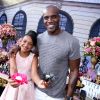 Rafael Zulu posou com a filha, Luiza, na festa de 11 anos da menina