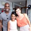 Rafael Zulu e Regiane Alves posaram com a filha do ator, Luiza, em seu aniversário de 11 anos