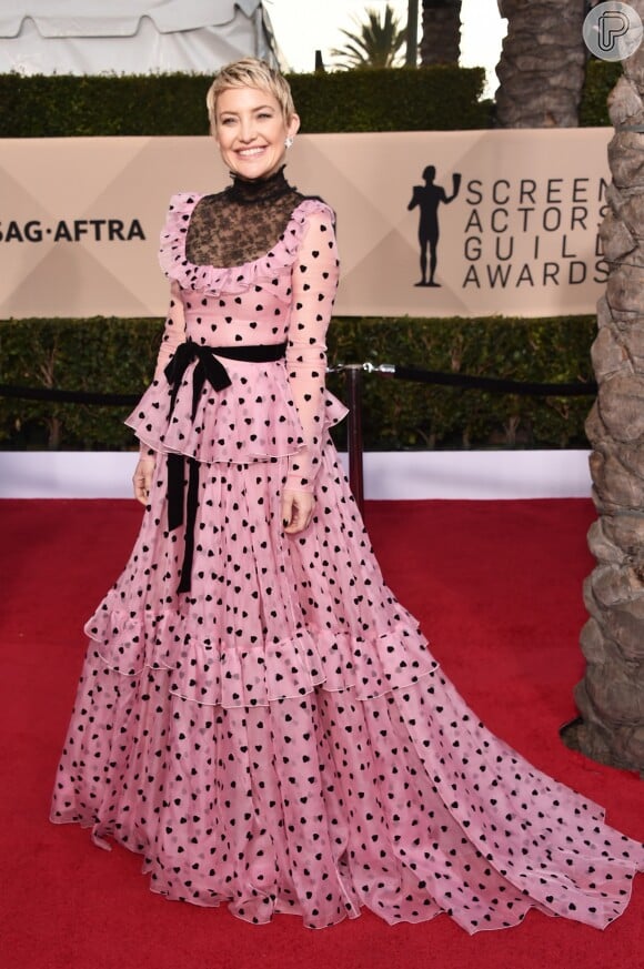 Kate Hudson brilhou com um diferente vestido Maison Valentino na 24ª edição do SAG Awards, realizada no Shrine Auditorium, em Los Angeles, na Califórnia, neste domingo, 21 de janeiro de 2018