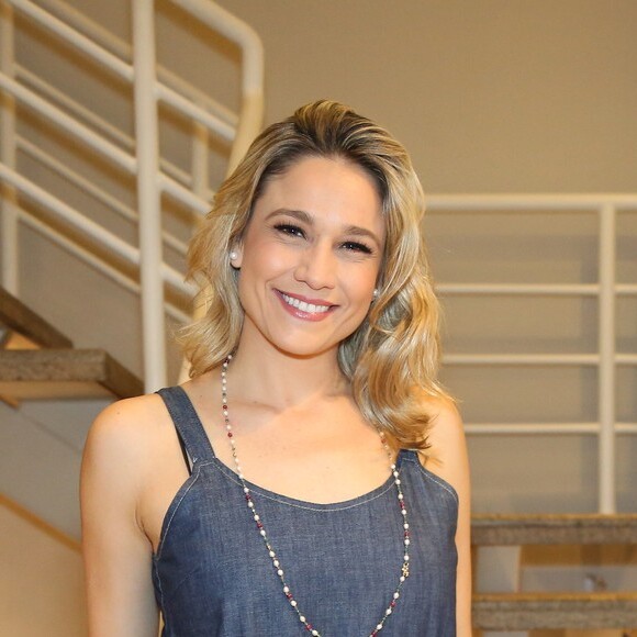 Fernanda Gentil cogita deixar o jornalismo para ter programa seu no entretenimento