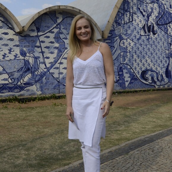 Angélica avalia benefícios da meditação: 'Você aprende o intervalo do pensamento. Porque pensamento é uma coisa que vem um atrás do outro. Vem, vem, vem, vem, vem... Você vai estar limpa, a cabeça vai estar mais ativa'