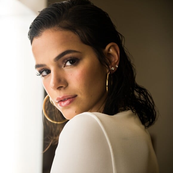 Bruna Marquezine aumenta R$ 50 mil em cachê após reatar namoro e novela na Globo