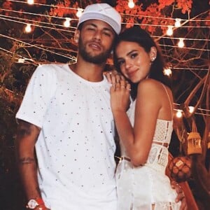 Bruna Marquezine anunciou a volta do namoro com Neymar durante festa de réveillon em Fernando de Noronha