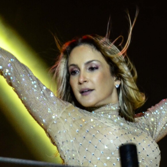 Claudia Leitte quase perdeu aliança ao fazer show em São Paulo: 'Peguei de volta!'