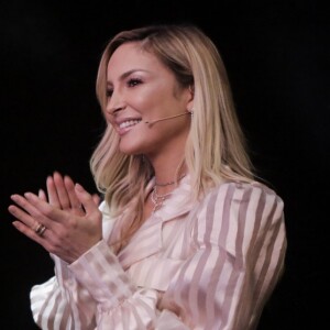 Claudia Leitte fez outro pedido para a fã: 'Eu quero abraço!'