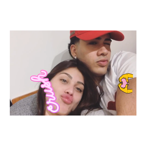 Kevinho ganhou visita de Flavia Pavanelli em novo apartamento