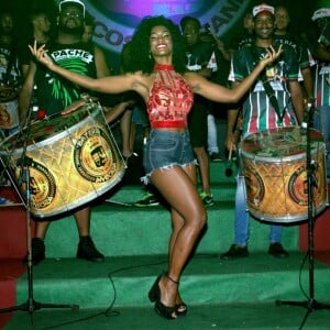 Erika Januza brilhou durante o ensaio da escola de samba carioca