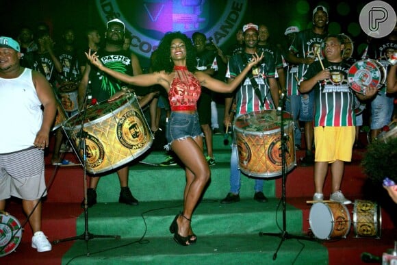 Erika Januza brilhou durante o ensaio da escola de samba carioca