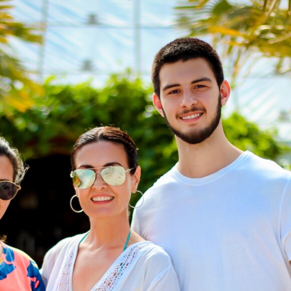 Fátima Bernardes, após Jericoacoara com os filhos, curtiu Recife com o namorado