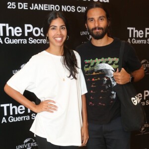 Bela Gil e o marido, João Paulo Demasi, na pré-estreia do filme 'The Post'