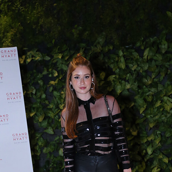 Marina Ruy Barbosa controla o tempo que fica no celular: 'Passo a me policiar'