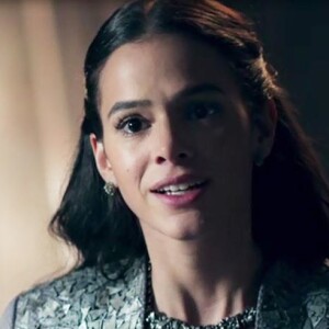 Na novela 'Deus Salve o Rei', Catarina (Bruna Marquezine) expulsará Amália (Marina Ruy Barbosa) do seu castelo: 'Você pode ir agora. Prometo que será avisada da data do julgamento. Ou você prefere que eu chame os guardas para levá-la para fora?'