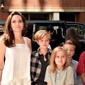Angelina Jolie não gostou da proximidade dos filhos com Jennifer Aniston