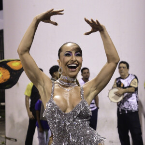 Sabrina Sato mostrou muito samba no pé em ensaio para o carnaval da Gaviões da Fiel