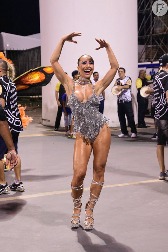 Sabrina Sato mostrou muito samba no pé em ensaio para o carnaval da Gaviões da Fiel