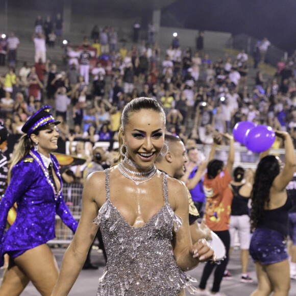 Sabrina Sato mostrou muito samba no pé em ensaio para o carnaval da Gaviões da Fiel, no Anhembi, nesta quinta-feira, 25 de janeiro de 2018