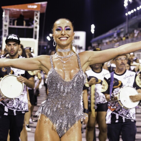 Sabrina Sato apotou em body metalizado em ensaio de carnaval da Gaviões da Fiel, na noite desta quinta-feira, 25 de janeiro de 2018