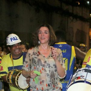 Marisa Orth mostrou sintonia com ritmistas da Unidos da Tijuca em ensaio da agremiação