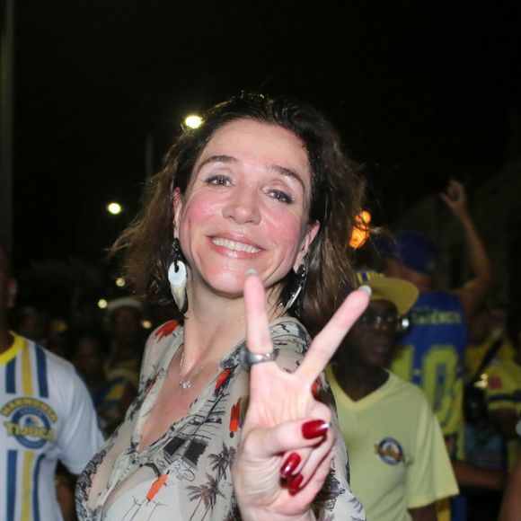 Marisa Orth se divertiu durante ensaio da Unidos da Tijuca para o carnaval