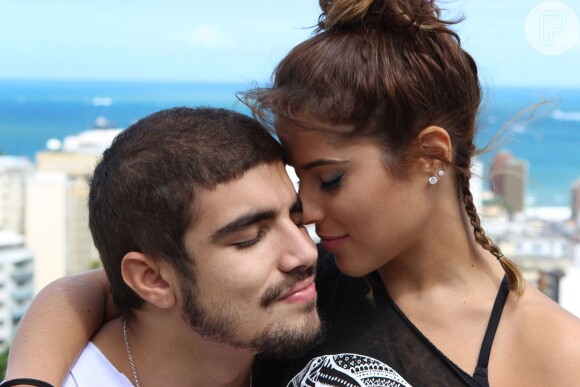 Camilla Camargo e Caio Castro fazem par romântico no filme 'Travessia'