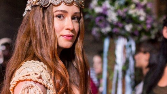 Vestido de casamento de Marina Ruy Barbosa em novela tem inspiração viking. Veja
